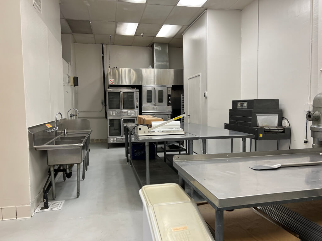 Commercial Kitchen for Sale in Pristine Condition- Ideal Location